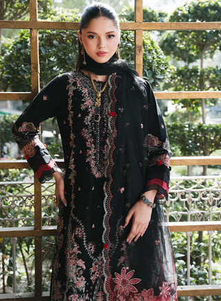 Lilly-MnD-Black-007