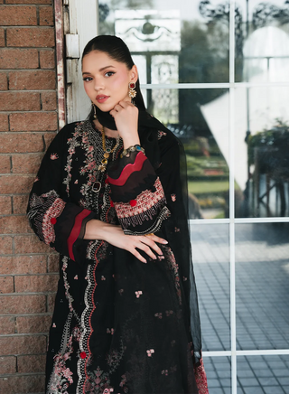 Lilly-MnD-Black-007