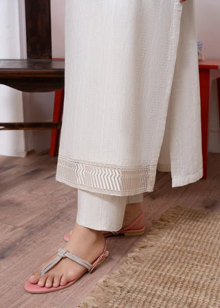 Off-White 2pc Readymade Lawn Suit